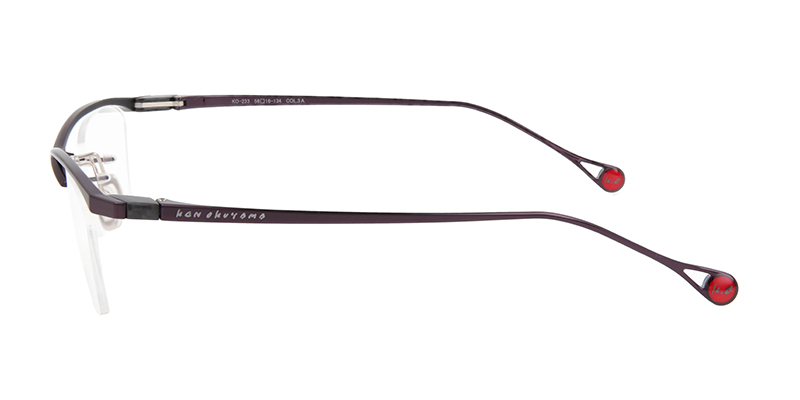 ヨロイからテンプルにかけては工業製品にも通じるストライプモチーフを施しています。